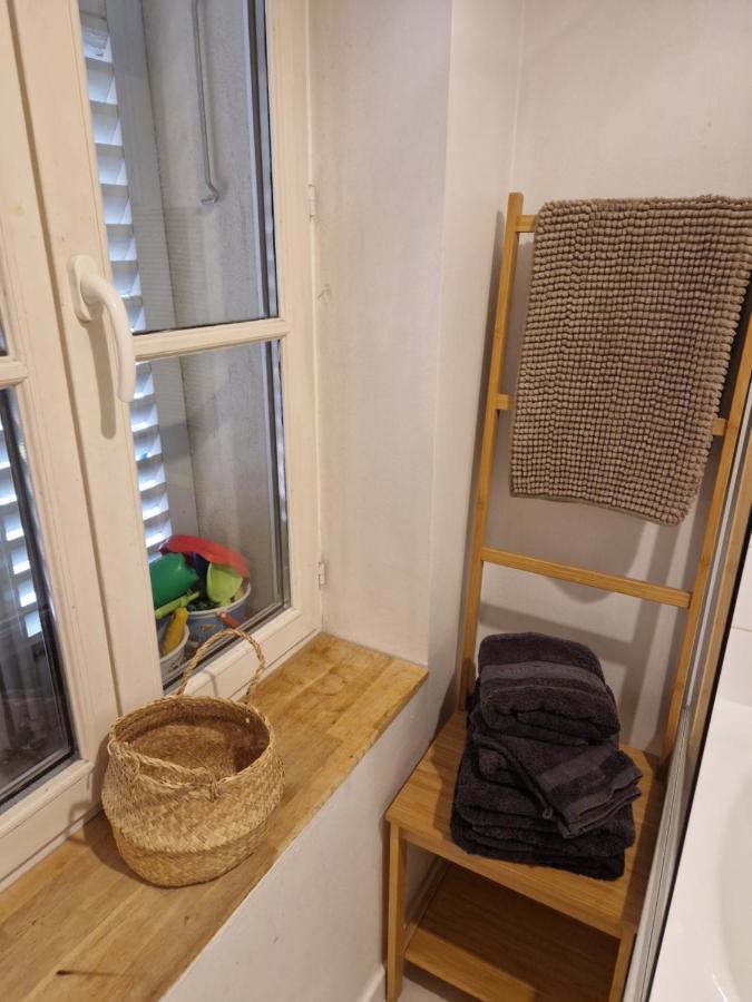 Appartement 2 Pièces Dans Le Centre Avec Petite Terrasse 3*** *