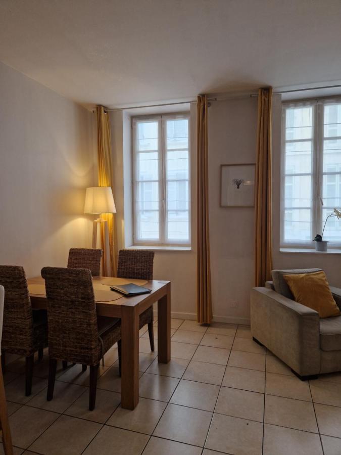 2 Pièces Dans Le Centre Avec Petite Terrasse 3*** *